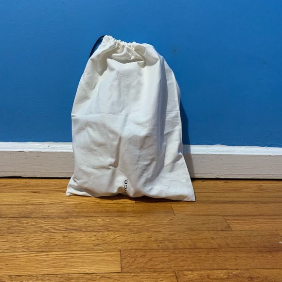 Vince lace ups. NWOT. Dust bag included. - Picture 6 of 7